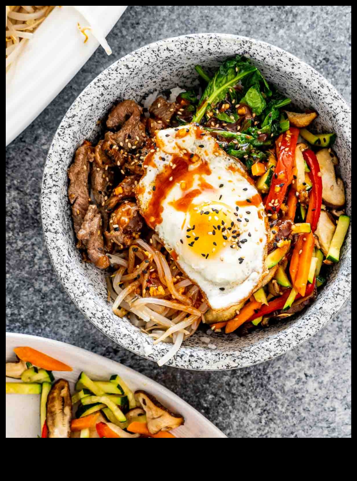 Bibimbap Bliss Un ghid pentru creațiile coreene cu boluri de orez 3 Bibimbap Bliss: Descoperiți măiestria creațiilor coreene cu boluri de orez