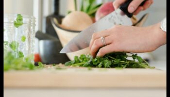 Încrederea în gătit: sfaturi esențiale pentru succesul în bucătărie acasă