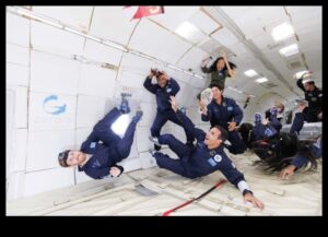 Orizonturi plutitoare: Navigarea Cosmosului în Zero Gravity